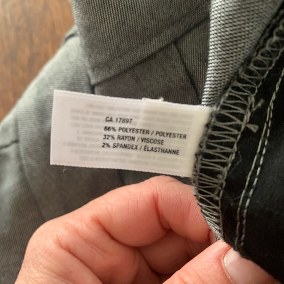 CLASSIC GREY GAP SHORTS - Picture 8 of 10